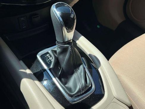 Used 2017 Nissan Rogue SV w/ SV Premium Package image 26