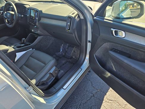 Used 2025 Volvo XC40 B5 Core AWD/4WD image 17