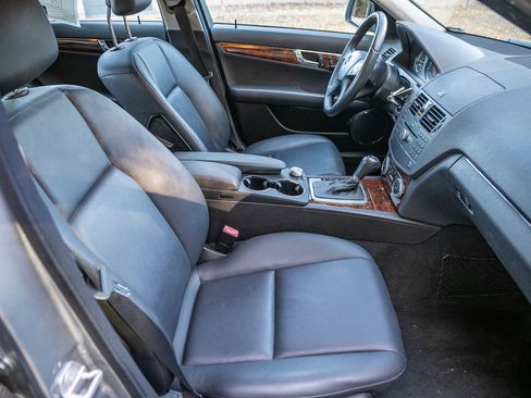 Used 2009 Mercedes-Benz C 300 Sedan image 21