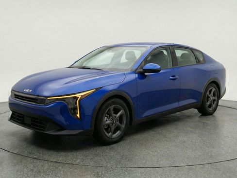Used 2025 Kia K4 FWD image 3