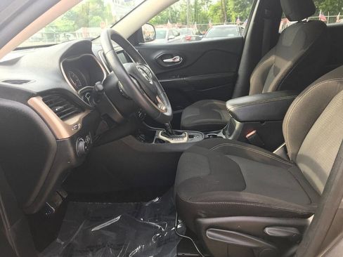 Used 2015 Jeep Cherokee Latitude FWD image 24