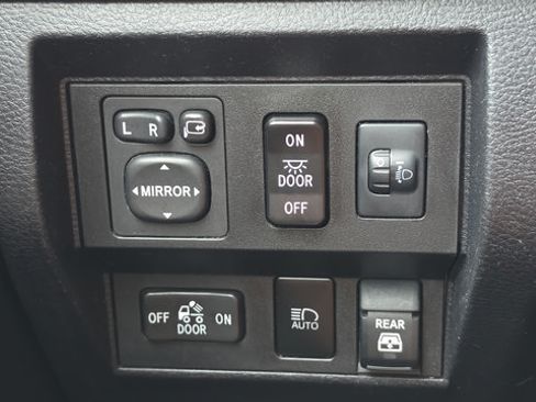 Used 2021 Toyota Tundra Platinum AWD/4WD image 13