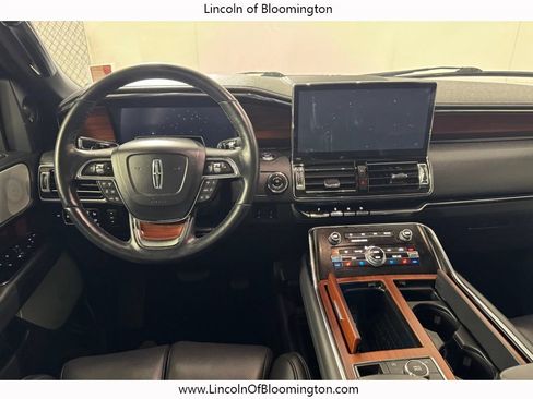 Used 2023 Lincoln Navigator Reserve AWD/4WD image 17