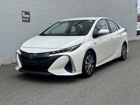 Used 2020 Toyota Prius Prime LE image 3
