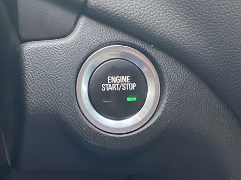 Used 2021 Chevrolet Equinox LT image 23