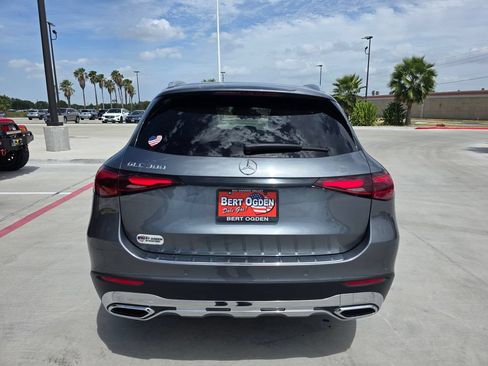 Used 2023 Mercedes-Benz GLC 300 image 6