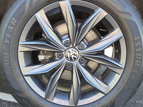 Used 2023 Volkswagen Tiguan SE image 14