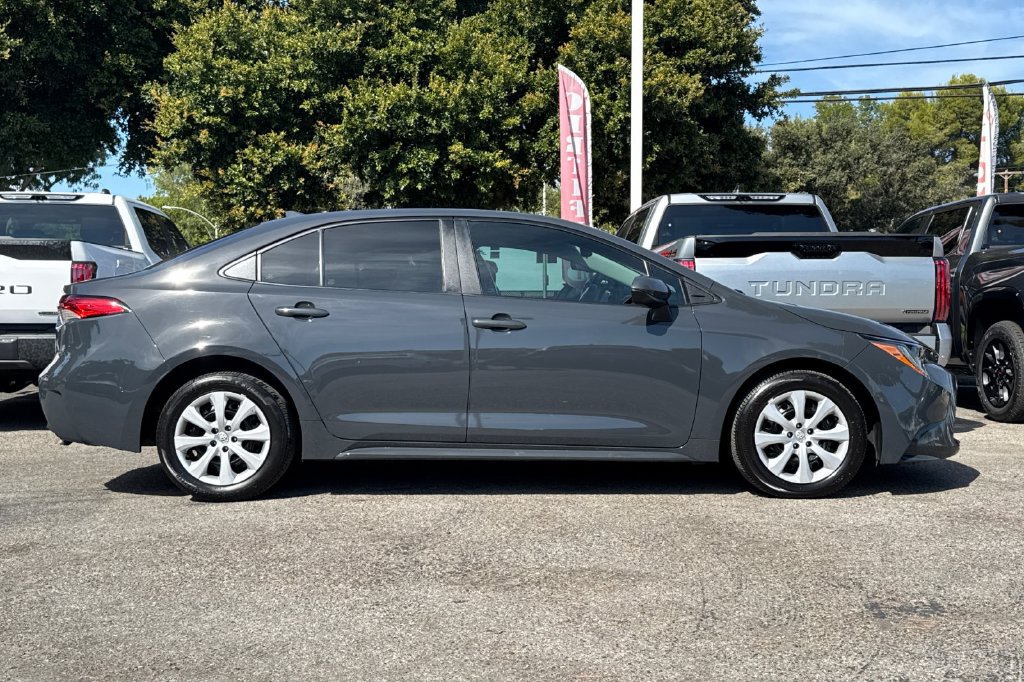 Certified 2025 Toyota Corolla LE FWD image 2