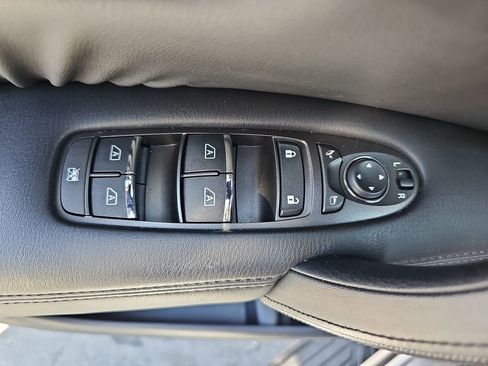 Used 2024 Nissan Armada SL w/ Captain's Chairs Package image 32