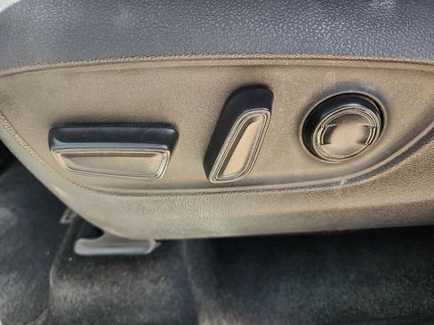 Used 2024 Toyota Highlander Platinum FWD image 13