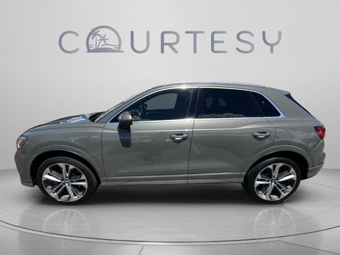 Used 2019 Audi Q3 2.0T Premium Plus w/ Premium Plus Package AWD/4WD image 2