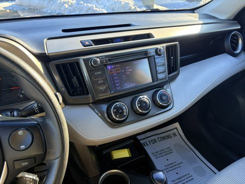 Used 2013 Toyota RAV4 LE image 17