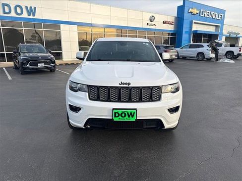 Used 2021 Jeep Grand Cherokee Laredo X image 3