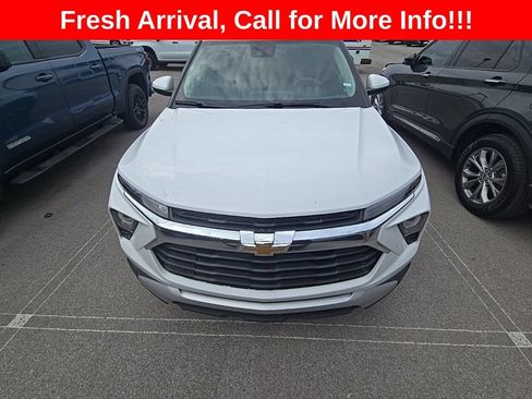 Used 2025 Chevrolet TrailBlazer LT AWD/4WD image 2