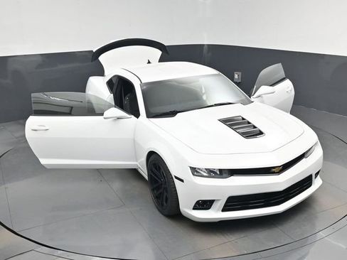 Used 2014 Chevrolet Camaro SS w/ SS Performance Package image 40