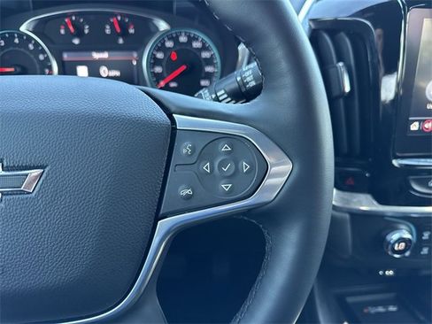 Used 2023 Chevrolet Traverse RS image 17