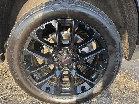 Used 2024 GMC Yukon SLT w/ SLT Luxury Package image 42