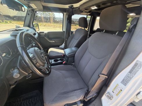 Used 2018 Jeep Wrangler Unlimited Sport S AWD/4WD image 9