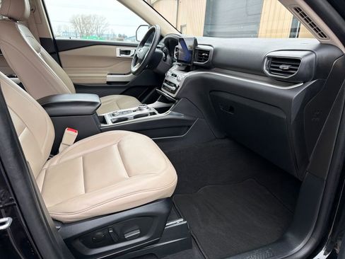 Used 2024 Ford Explorer XLT w/ Equipment Group 202A image 19