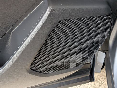 Used 2023 Toyota Highlander XLE image 10