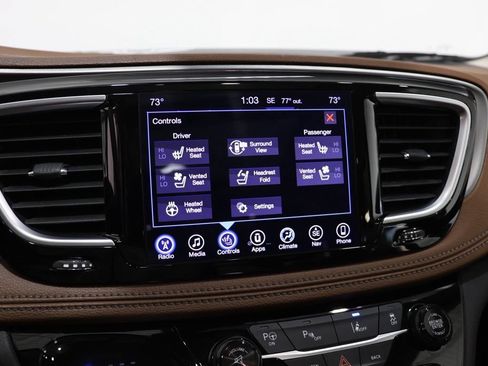 Used 2017 Chrysler Pacifica Limited w/ UConnect Theater Package FWD image 26