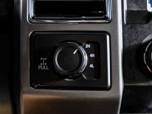 Used 2019 Ford F250 XLT w/ XLT Premium Package AWD/4WD image 24