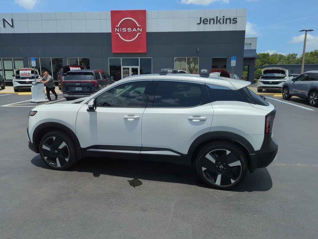 Certified 2025 Nissan Kicks SR AWD/4WD image 10