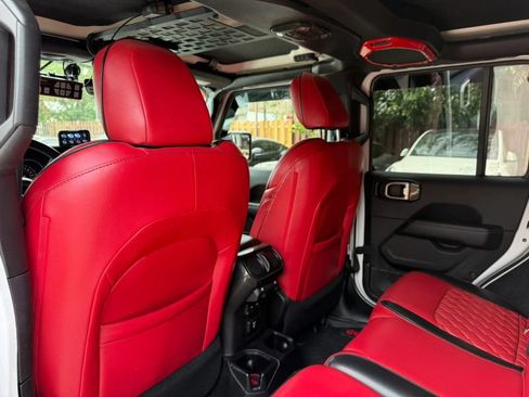Used 2018 Jeep Wrangler Unlimited Sahara w/ Uconnect 4C Nav & Sound Group AWD/4WD image 16