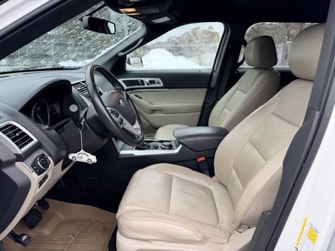 Used 2015 Ford Explorer XLT w/ Equipment Group 202A image 5
