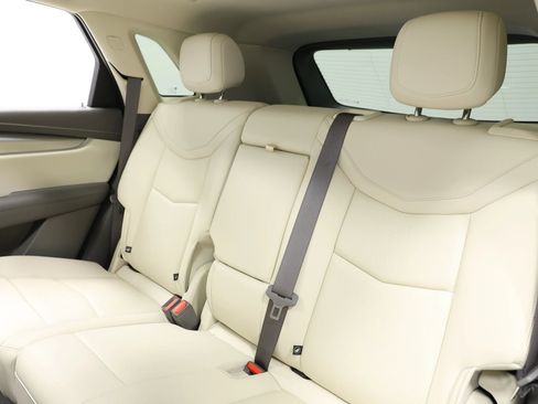 Used 2022 Cadillac XT5 Premium Luxury w/ Technology Package FWD image 3