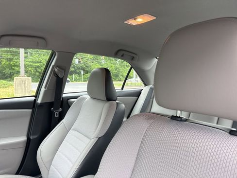 Used 2016 Toyota Camry SE FWD image 12