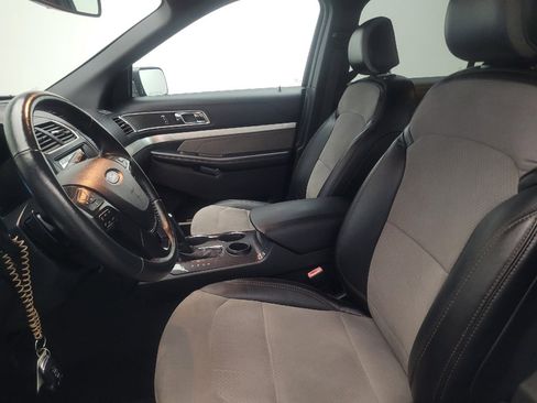 Used 2017 Ford Explorer XLT w/ Equipment Group 202A FWD image 17