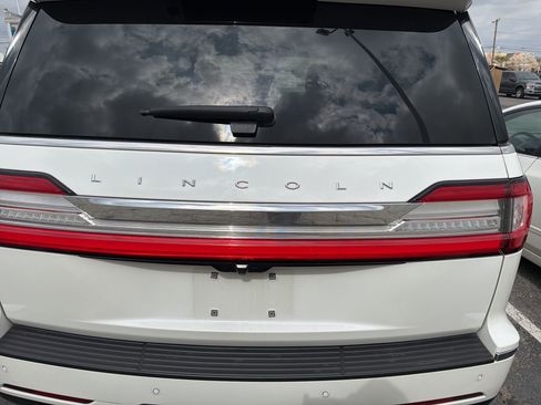 Used 2020 Lincoln Navigator Reserve w/ Equipment Group 208A Reserve image 9