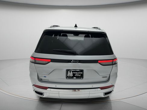 Used 2023 Jeep Grand Cherokee Overland AWD/4WD image 5
