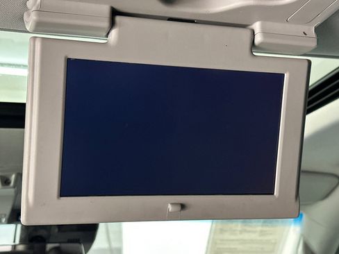 Used 2018 Cadillac Escalade Premium Luxury image 33