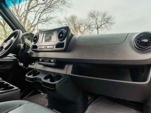 Used 2019 Mercedes-Benz Sprinter 2500 image 45