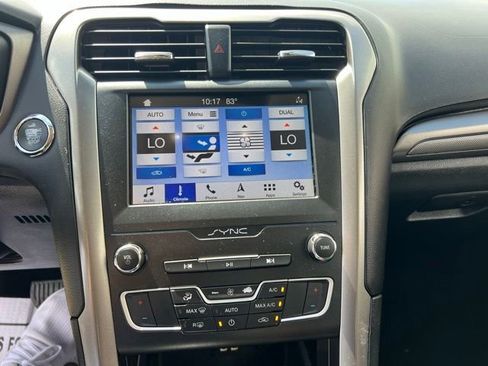 Used 2019 Ford Fusion SE FWD image 17