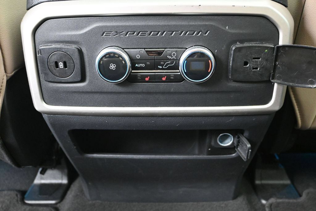 Used 2024 Ford Expedition Limited AWD/4WD image 22