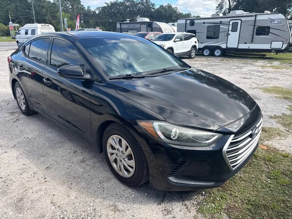 Used 2017 Hyundai Elantra SE w/ Cargo Package FWD image 3
