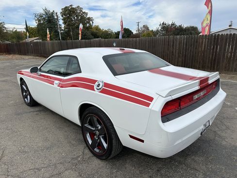 Used 2013 Dodge Challenger SXT image 5