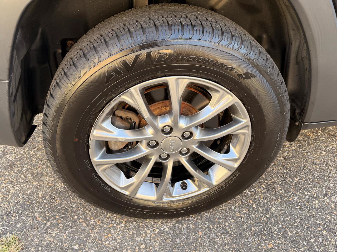 Used 2019 Jeep Cherokee Latitude Plus AWD/4WD image 13