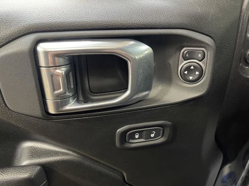 Used 2022 Jeep Wrangler Willys image 14