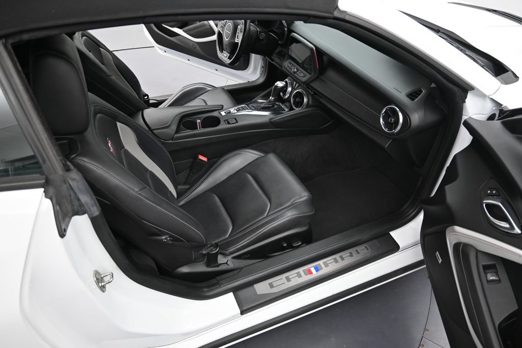Used 2020 Chevrolet Camaro SS RWD image 26