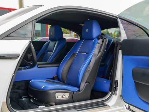 Used 2019 Rolls-Royce Wraith RWD image 19