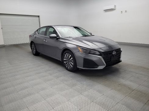 Used 2024 Nissan Altima 2.5 SV w/ SV Premium Package image 13