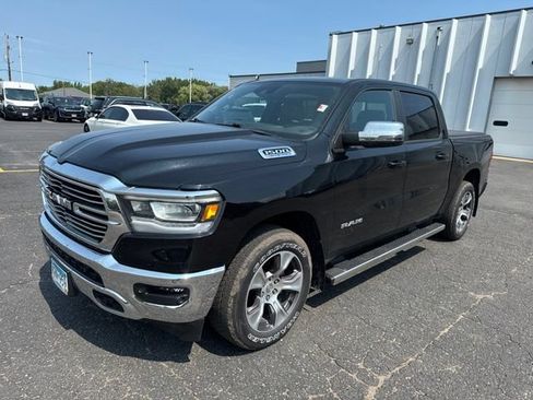 Used 2023 RAM 1500 Laramie AWD/4WD image 3