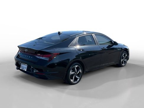 Used 2023 Hyundai Elantra SEL w/ Convenience Package FWD image 5