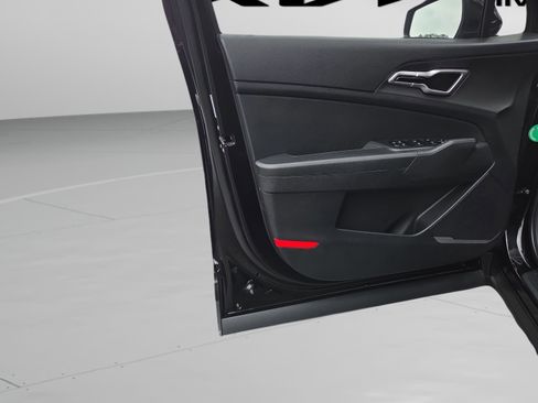 Used 2025 Kia Sportage LX image 25