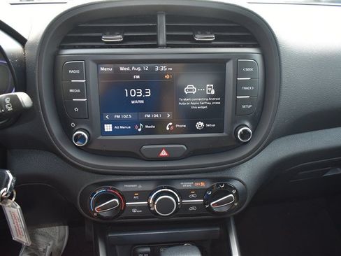 Used 2025 Kia Soul LX w/ LX Technology Package FWD image 15