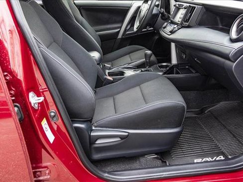 Used 2018 Toyota RAV4 LE image 28